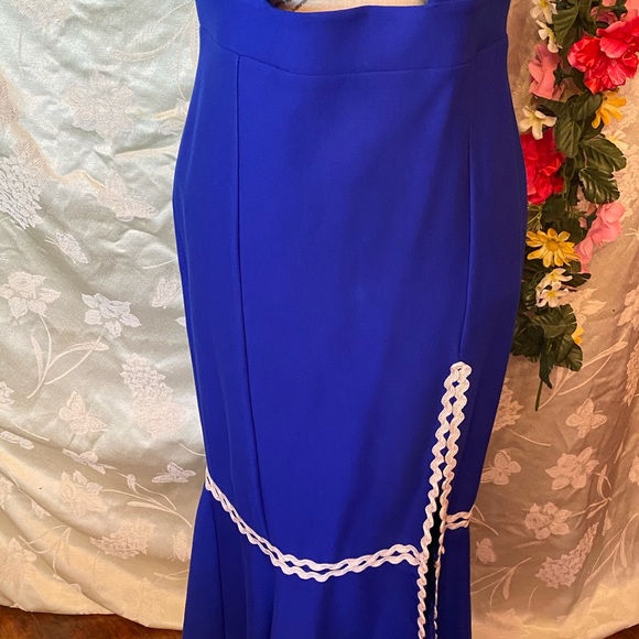 Dress - Picture 3 of 5